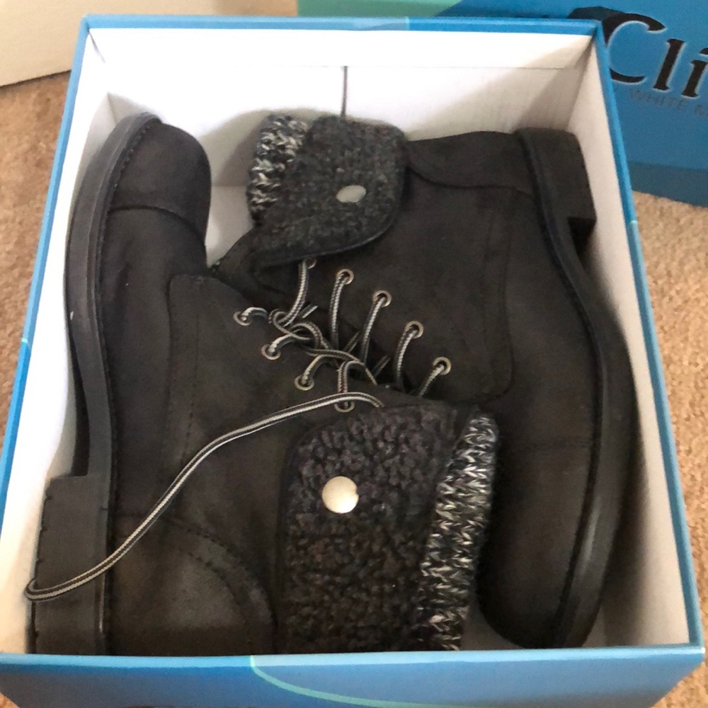 Black Boots by Cliffs of White Mountain Size 9